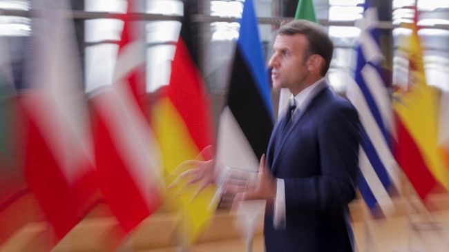 Para Pemimpin Eropa Isolasi Diri Usai Macron Positif Corona Sejumlah pemimpin Uni Eropa, mulai dari PM Portugis hingga PM Luksemburg melakukan isolasi diri setelah mengetahui jika Presiden Prancis terpapar corona.