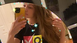 Usai Satu Bulan Melahirkan, Penampilan Gigi Hadid Bikin Salah Fokus