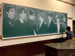 Viral Lukisan Keren Guru yang Gambar BTS Pakai Kapur di Papan Tulis