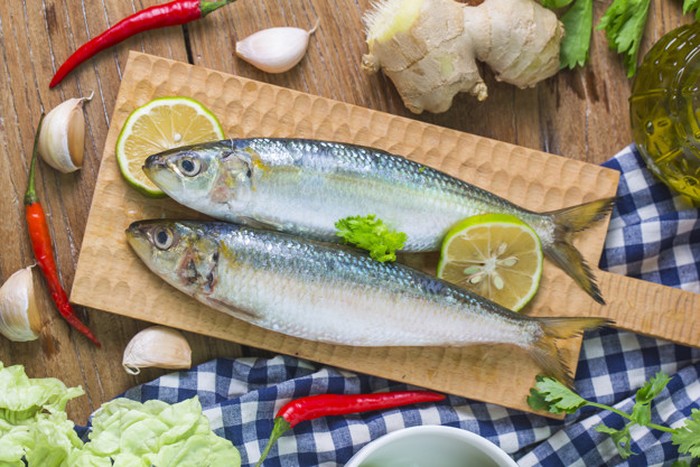 Ikan sarden tinggi kalsium.