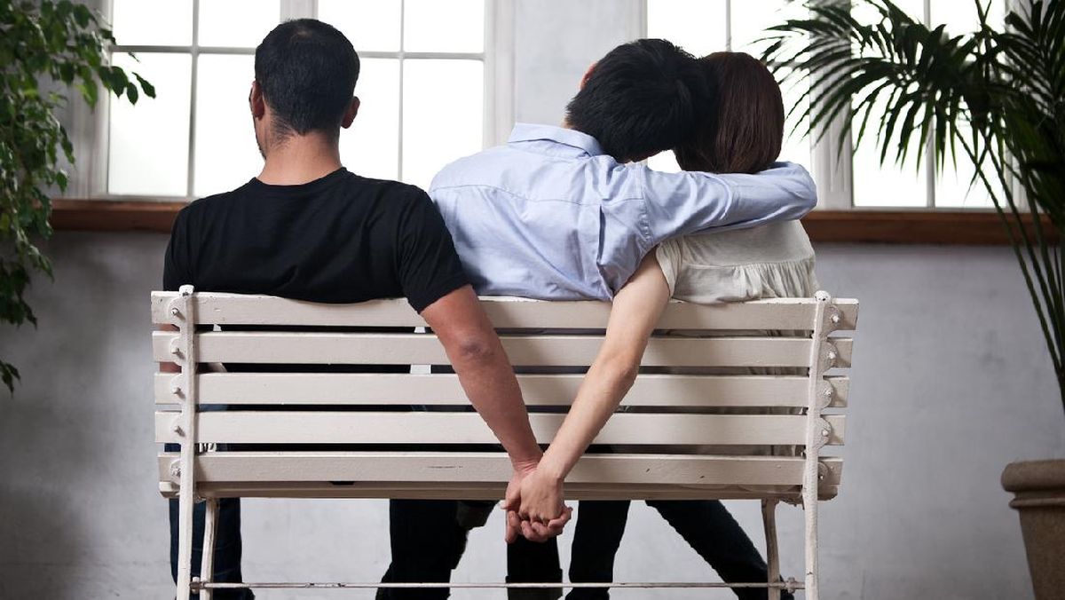 Daftar Profesi yang Paling Rentan Selingkuh, Polisi dan Sales Juaranya