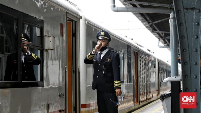 KAI menunggu arahan Ditjen Perkeretaapian Kemenhub terkait kewajiban penumpang untuk rapid test antigen pada H-2 keberangkatan.