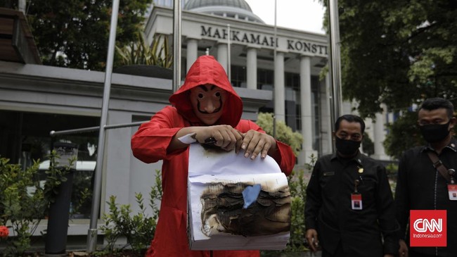 Undang-Undang Pemilu dan Ciptaker masuk dalam daftar undang-undang yang paling banyak digugat selama tahun 2021.