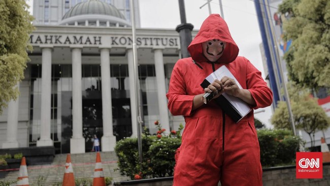 Kuasa Hukum Pemohon Uji Formil Perppu Ciptaker meminta MK segera menjadwalkan sidang pendahuluan dalam pekan ini, atau selambat-lambatnya minggu depan.