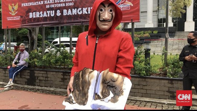 Mahasiswa pedemo pesimistis Mahkamah Konstitusi bakal menerima gugatan uji materi Omnibus Law UU Cipta Kerja karena para hakim MK bagian dari produk politik.