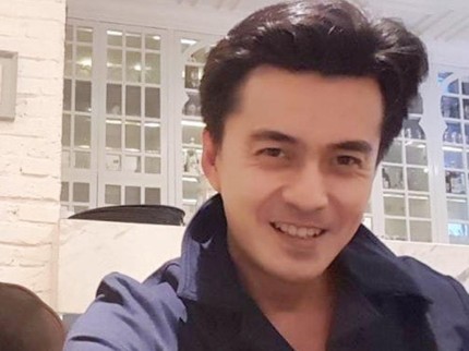 7 Potret Marcelino 'Sembara', Awet Tampan Dibilang Mirip Andy Lau