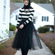 Mix and Match Outfit Hijab dengan Rok Tutu, Chic dan Gak Lebay