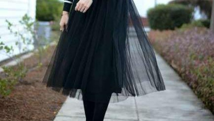 Mix and Match Outfit Hijab dengan Rok Tutu, Chic dan Gak Lebay