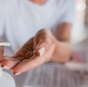 Selain Membersihkan Tangan, Hand Sanitizer Bisa Kamu Gunakan Untuk 4 Hal Ini Lho!