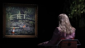 Lukisan Monet Versi Banksy Terjual Rp146 Miliar