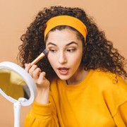 Ups! 5 Kesalahan Makeup Ini Bikin Kulit Berjerawat Lho!