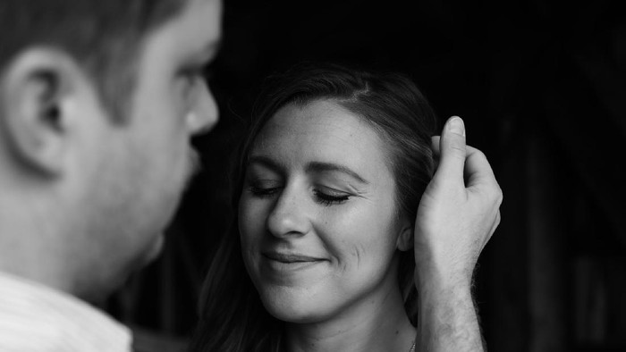 3 Cara Flirting Wanita untuk Menunjukkan Rasa Suka ke Gebetan