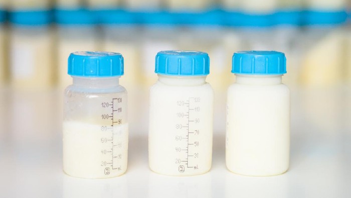 Breastfeeding and storage:  Frozen mother milk with ice around the bottles freshly taken out of the freezer.