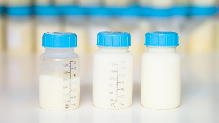Breastfeeding and storage:  Frozen mother milk with ice around the bottles freshly taken out of the freezer.