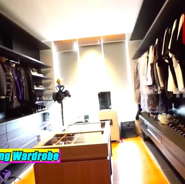 <p>Ruangan wardrobe khusus dibuat Nikita dan Indra untuk menyimpan koleksi pakaian dan sepatu. (Foto: YouTube TRANS7 OFFICIAL)</p>