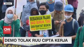 VIDEO: Demo Tolak RUU Cipta Kerja Masih Terus Berlanjut