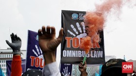 img-title Jokowi Puji DPR Usai Tuntaskan Omnibus Law UU Cipta Kerja