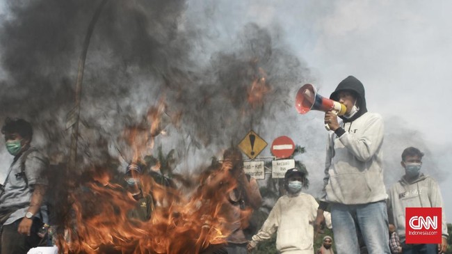 Aliansi BEM Seluruh Indonesia memilih konsisten menyuarakan penolakan omnibus law lewat aksi di jalan ketimbang memenuhi undangan stafsus milenial di Istana.