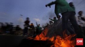 FOTO: Demo Tolak Omnibus Law di Jakarta