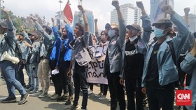 BEM SI Bergerak Demo Kritik 7 Tahun Jokowi di Istana Negara
