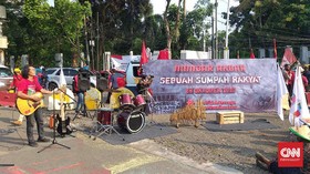 Demo Omnibus Law, Buruh-Mahasiswa Nyanyi Lagu-lagu Iwan Fals