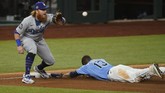 FOTO: Dodgers Juara World Series Los Angeles Dodgers berhasil menjadi juara MLB World Series setelah Tampa Bay Rays. Berikut foto-foto pilihan laga tersebut.