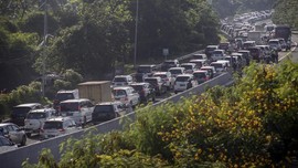 Tak Bawa Hasil Antigen, Ratusan Mobil Diputar Balik di Puncak