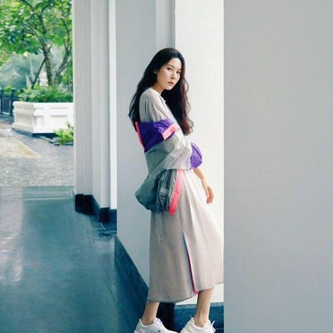 Kim Ha Neul Jadi Pemeran Utama di Drama 'Let's Get Grabbed by the Collar'