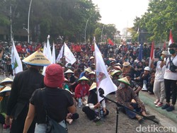 Mimbar Akbar Buruh di Tugu Proklamasi Makin Ramai, Mahasiswa Ikut Bergabung