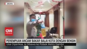 VIDEO: Perempuan Ancam Bakar Balai Kota Dengan Bensin