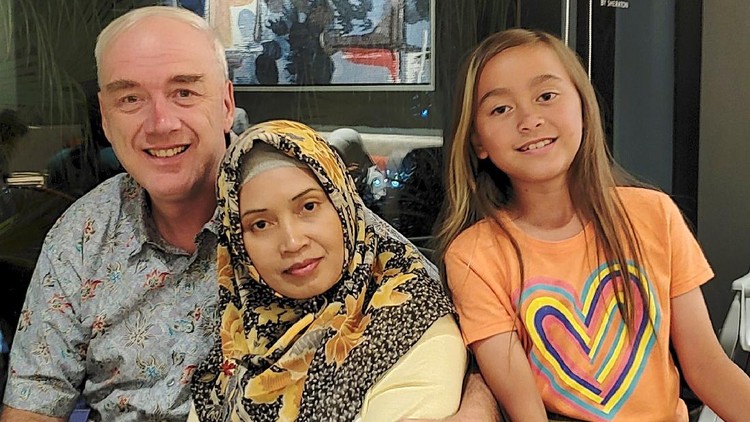 Nikmatul Rosidah Nikmatul Rosidah yang bekerja sebagai seorang TKW berhasil memikat hati pria asal Canada, Paul Dobson