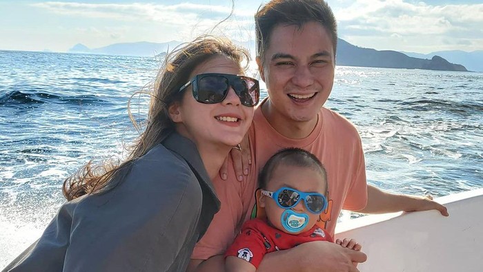 Paula Verhoeven dan Baim Wong liburan ke Pulau Komodo