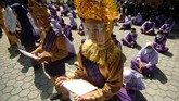 FOTO: Peringatan Hari Sumpah Pemuda di Berbagai Daerah Meski tak seramai peringatan 17 Agustus, Hari Sumpah Pemuda digelar di sejumlah wilayah dengan apel, pembersihan sungai, hingga pembacaan puisi.