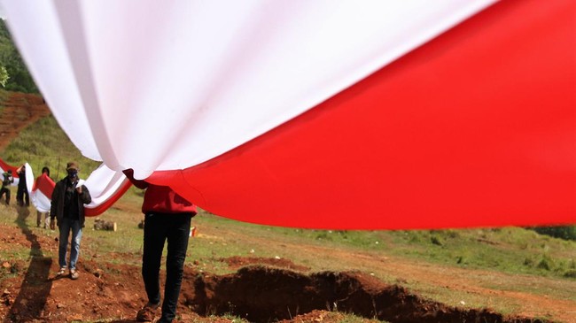 Tanggal 28 Oktober diperingati sebagai lahirnya persatuan di tengah keberagaman masyarakat Indonesia. Berikut sejarah Sumpah Pemuda melalui Kongres Pemuda II.