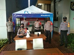 Ada Demo di Istana, Polisi Berjaga di Flyover Kuningan Cegah Kelompok Anarko