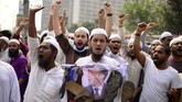 FOTO: Ribuan Orang Demo Anti-Prancis di Bangladesh Ribuan orang di Bangladesh turun ke jalan ibu kota pada Selasa (27/10) protes atas sikap Presiden Prancis Emmanuel Macron yang dinilai menghina Islam.