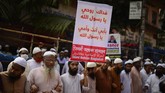 FOTO: Ribuan Orang Demo Anti-Prancis di Bangladesh Ribuan orang di Bangladesh turun ke jalan ibu kota pada Selasa (27/10) protes atas sikap Presiden Prancis Emmanuel Macron yang dinilai menghina Islam.