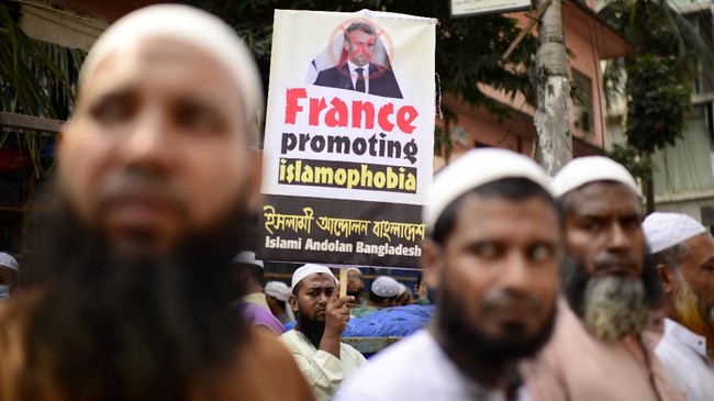 FOTO: Ribuan Orang Demo Anti-Prancis di Bangladesh