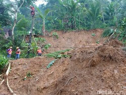 Ada Lebih 30 Titik Longsor di Trenggalek, Akses Jalan Antar Kecamatan Tertutup