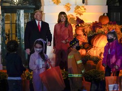 Sembuh dari Corona, Donald Trump Rayakan Halloween Bareng Anak-anak
