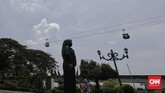 FOTO: Wisata Libur Panjang di TMII Sejumlah warga memanfaatkan libur panjang cuti bersama dengan wisata ke Taman Mini Indonesia Indah (TMII), Jakarta.