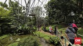FOTO: Wisata Libur Panjang di TMII Sejumlah warga memanfaatkan libur panjang cuti bersama dengan wisata ke Taman Mini Indonesia Indah (TMII), Jakarta.