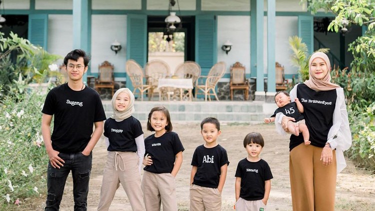 Zaskia Adya Mecca dan anak-anaknya