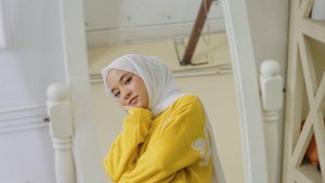 5 Bahan Hijab Pashmina Paling Mudah Dibentuk dan Anti Gerah
