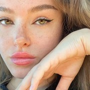 5 Tips Dapatkan Riasan Cat Eye Pakai Eyeliner ala MUA Profesional