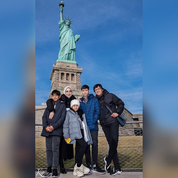 <p>5. Dilihat dari foto-foto di akun Instagram Erin, keluarga mereka hobi traveling ya, Bunda. (Foto: Instagram @erintaulany)</p>