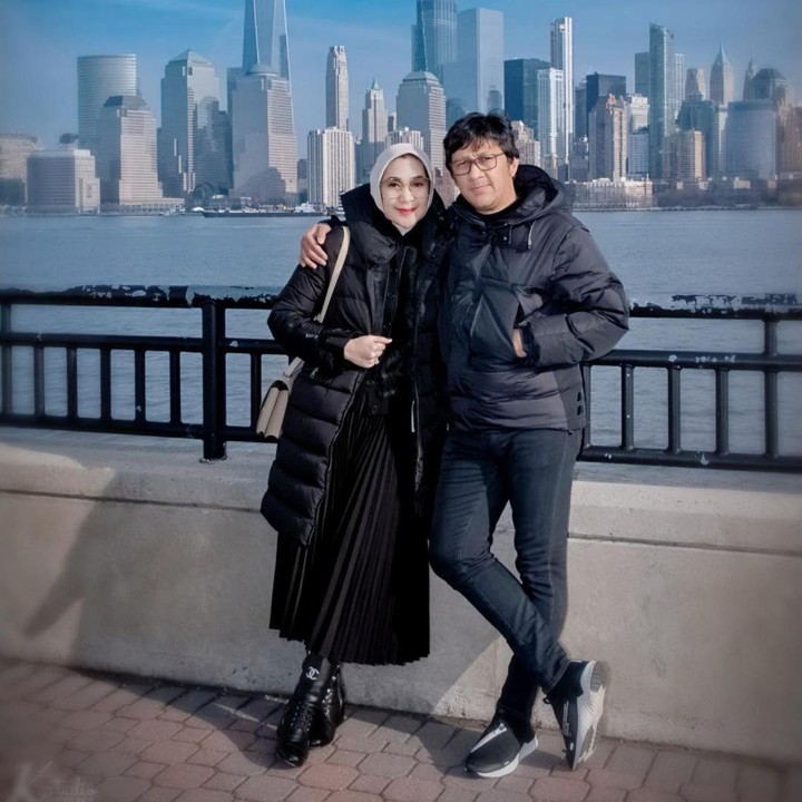 <p>1. Andre Taulany dan istrinya, Rien Wartia Trigina, alias Erin Taulany, menikah sejak 15 Desember 2005, Bunda. (Foto: Instagram @erintaulany)</p>