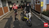 FOTO: Antusiasme Warga Berolahraga di Velodrome Saat Corona Sejumlah warga mengantre untuk berolahraga di Jakarta International Velodrome (JIV), Rawamangun, Jakarta di tengah pandemi virus corona.