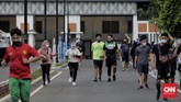 FOTO: Antusiasme Warga Berolahraga di Velodrome Saat Corona Sejumlah warga mengantre untuk berolahraga di Jakarta International Velodrome (JIV), Rawamangun, Jakarta di tengah pandemi virus corona.