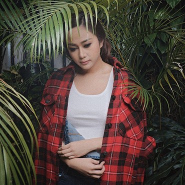 Aksi Lucu Saling Sindir Nikita Mirzani dan Denise Chariesta